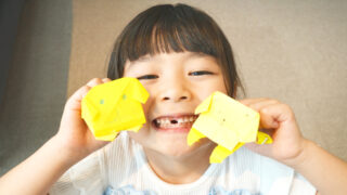 笑顔の女の子のイラスト・スキャンカット壁面装飾素材