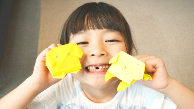 笑顔の女の子のイラスト・スキャンカット壁面装飾素材